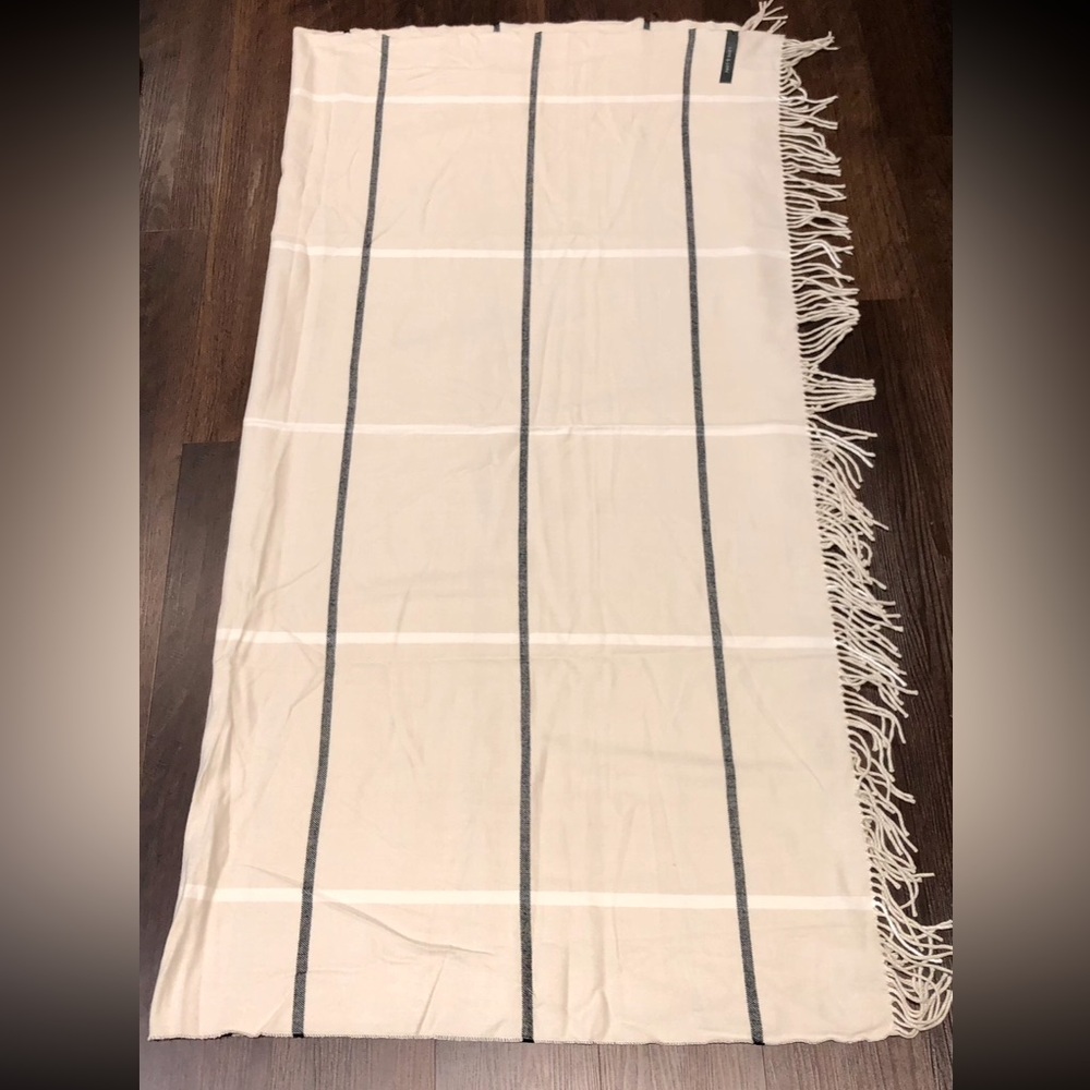 BNWT Indigo Love & Lore Cream and Black Striped Scarf with Fringe - Picture 12 of 15